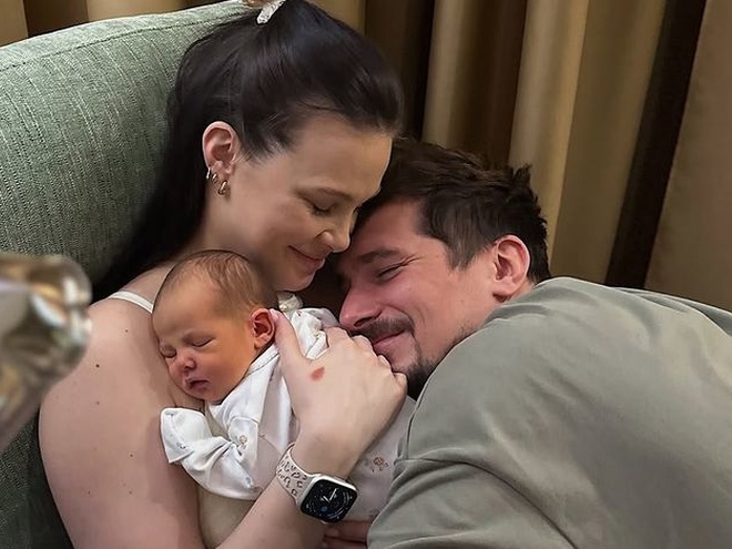 Позитив показав, як проходять його батьківські будні з новонародженою дочкою