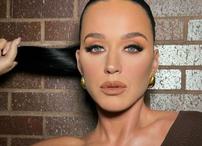 Кеті Перрі блиснула в сукні з мереживним декольте й отримала пів мільйона вподобайок