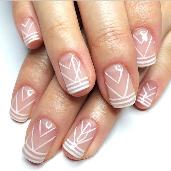 Весільний манікюр в мінімалістичному стилі