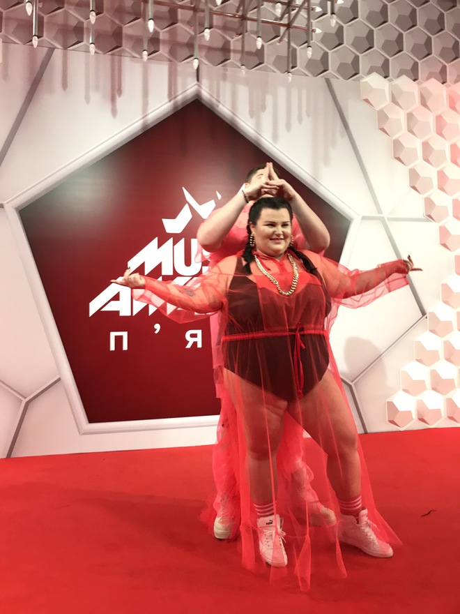 alyona alyona епатувала прозорим вбранням на M1 Music Awards