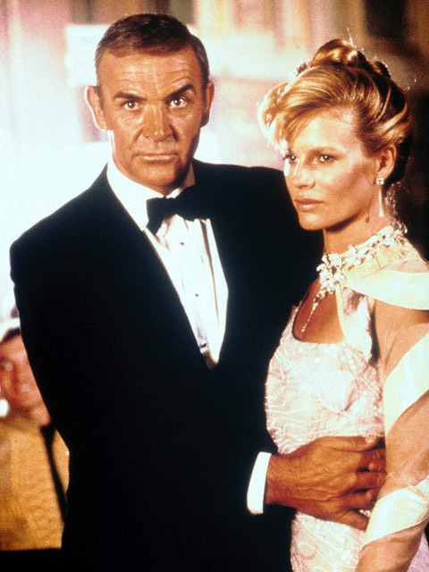 Кім Бесінджер у фільмі «Ніколи не говори ніколи»