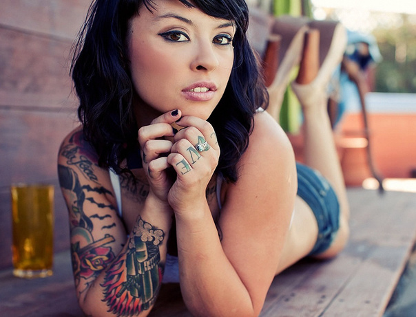 Очаровательные девушки с тату