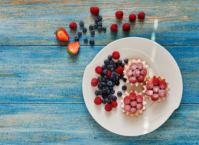 Тарталетки с йогуртом и ягодами: рецепт