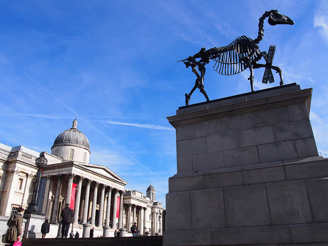 Дареный конь: новая скульптура на Трафальгарской площади