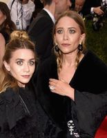 Мері-Кейт Олсен і Ешлі Олсен на Met Gala 2015