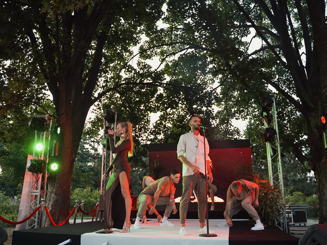 Киевская Точка G: On I Ona впервые создали иммерсивное шоу в ботсаду