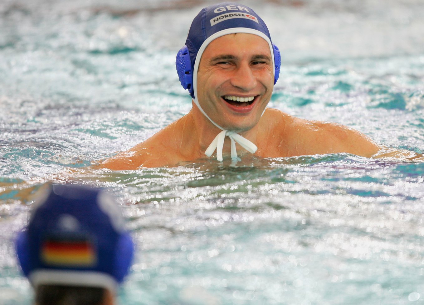 День сміху. Люди сміються