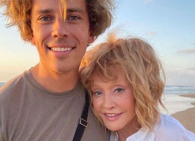 "12 років узаконеного щастя": Галкін присвятив річниці з Пугачовою застільне фото