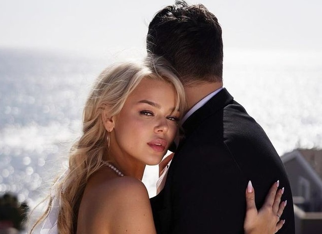 Гросу відреагувала на питання фанів про друге весілля та нового чоловіка