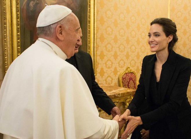 Анджелина Джоли и Папа Римский
