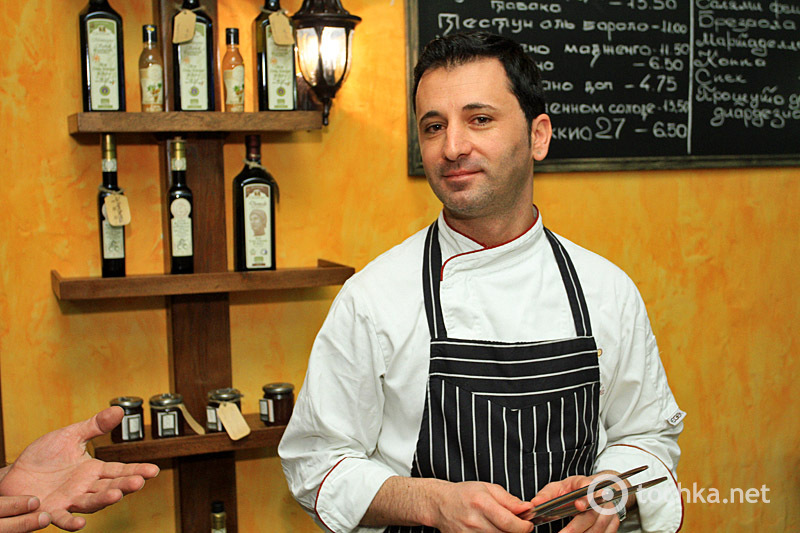 Шоу по приготовлению акробатической пиццы в ресторане La Forchetta, часть 2