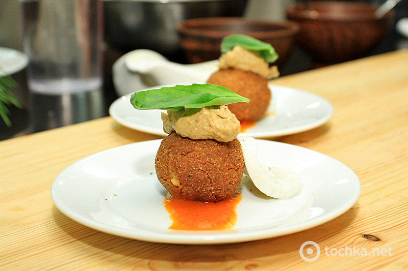 Шоу по приготовлению акробатической пиццы в ресторане La Forchetta, часть 2