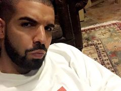 Дрейк стал самыс стильным мужчиной 2017 года