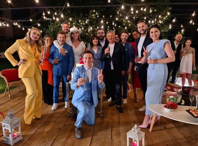 Дмитрию Комарову — 37: как известного путешественника поздравила молодая жена и коллеги