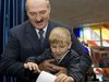 Коля Лукашенко бросает бюллетень вместо отца