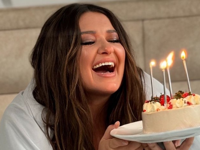 Могилевська засвітила обличчя молодшої дочки на відео зі святкування 49-річчя