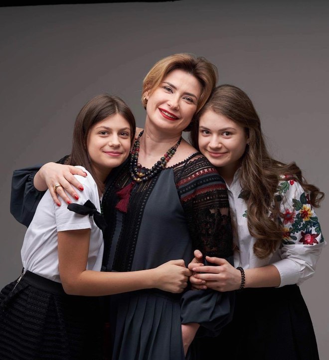 Ірина Ванникова з доньками