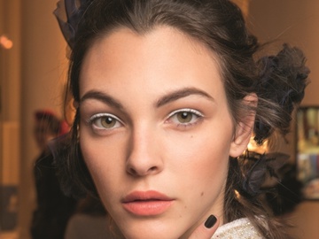 Главный бьюти-тренд зима 2017 - белые стрелки