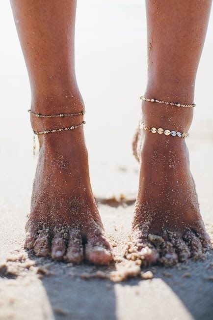 Анклети (браслети на ногу) — тренд пляжних прикрас