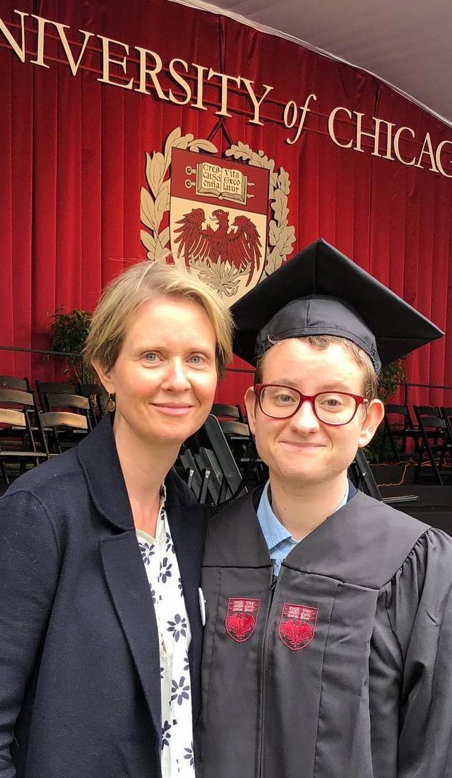 Синтія Ніксон із сином