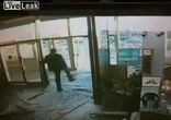 Въехал в магазин на машине!