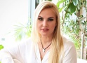 Камалія виїхала з України після скандалу з фото із закривавленим обличчям