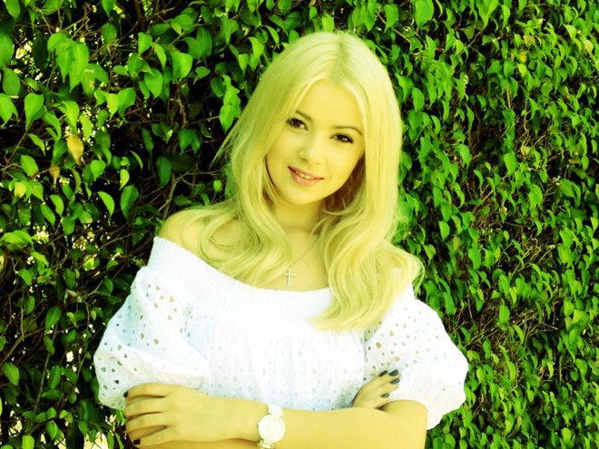 Міка Ньютон