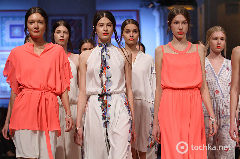 Показ POUSTOVIT