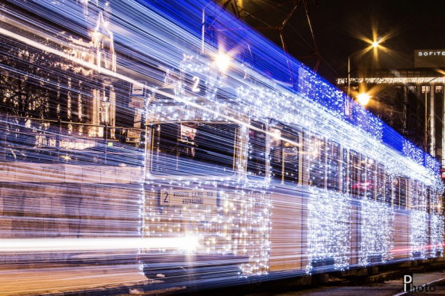 Нереальный Будапештский трамвайчик с 30 тысячами LED-лампочек
