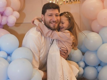 Учасник «Холостяка-15» В'ячеслав Кравцов запостив миле відео із 5-річною дочкою