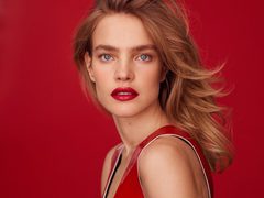 Яркий минимализм: Наталья Водянова снялась для Harper's Bazaar