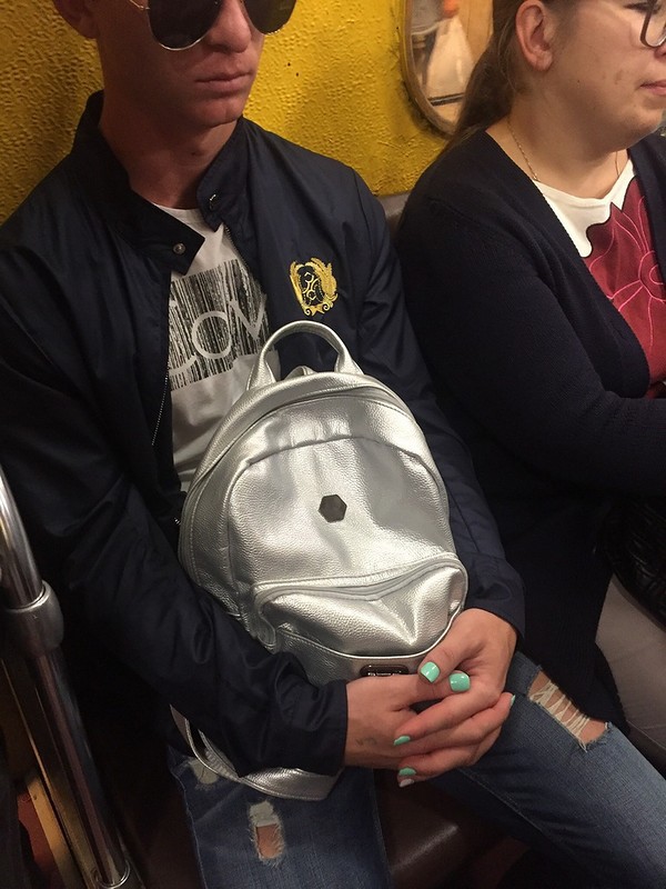 Модники в метро