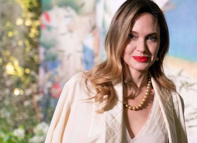 Анджеліна Джолі засвітила тату на всю спину у сукні з вирізом