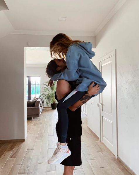 Надя Дорофєєва та Володимир Дантес у новому будинку