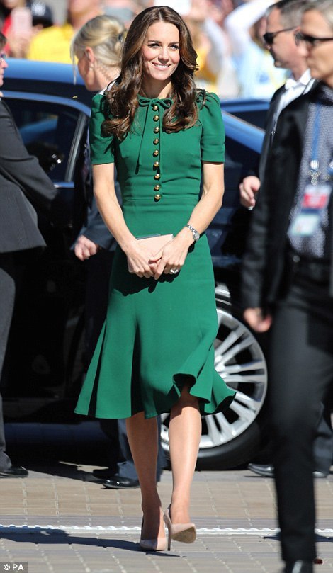 Кейт Миддлтон в Канаде: герцогиня надела платье Dolce & Gabbana 