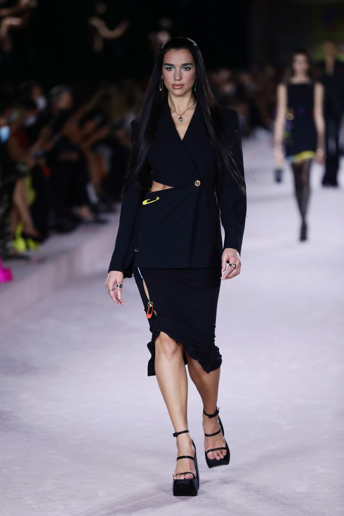 Коллекция бренда Versace весна-лето 2022