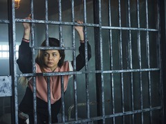 "Пацанок" одели в клетчатые юбки и сравнили с Фениксом