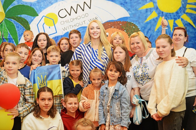 Оля Полякова задонатила 500 000 грн дітям-сиротам з проєкту «Дитинство без війни»
