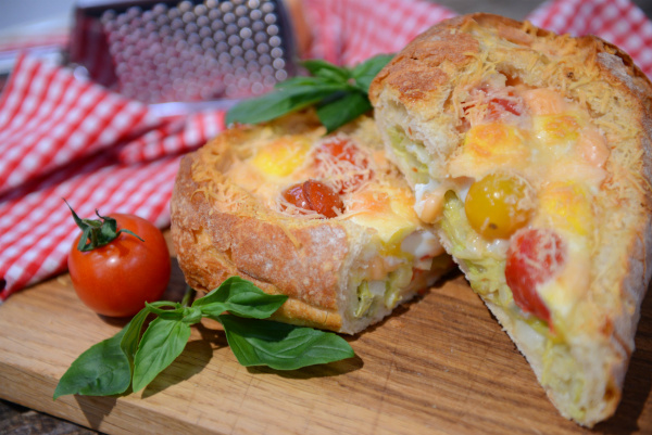 Запеченная чиабатта с сыром и овощами
