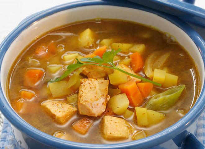 Суп с норвежской семгой, овощами и карри