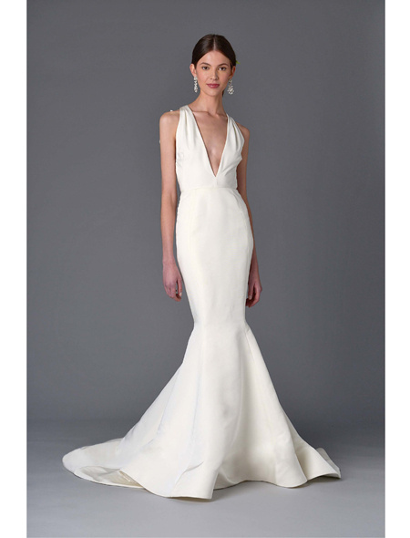 Свадебное платье с декольте