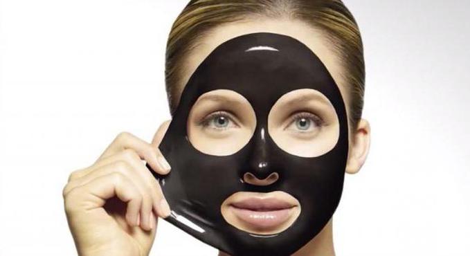 Чорна маска для обличчя