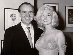 Платье Мэрилин Монро продали почти за 5 миллионов долларов