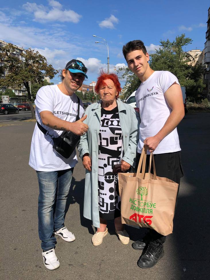 В Украине прошла шестая волна всеукраинского флешмоба #letshelpbabusya