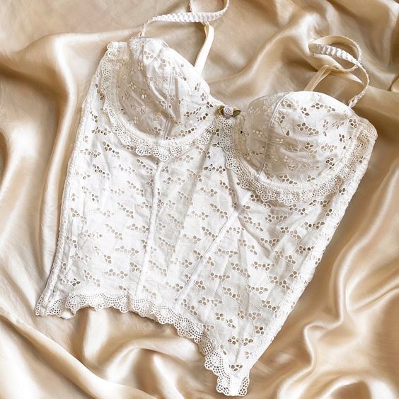 Топи-бюстьє — тренд 2021