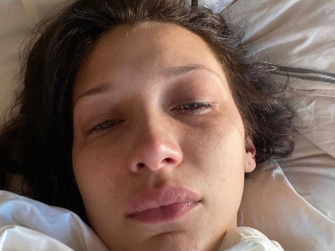 Белла Хадид плачет