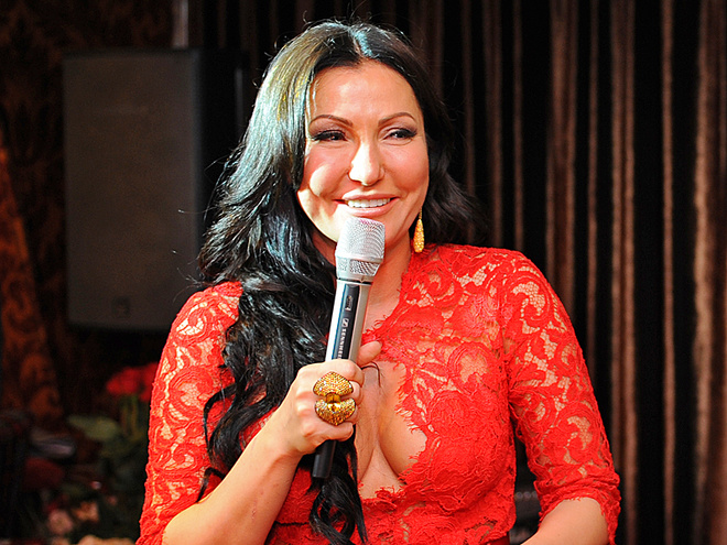 Юлия Айсина показала грудь