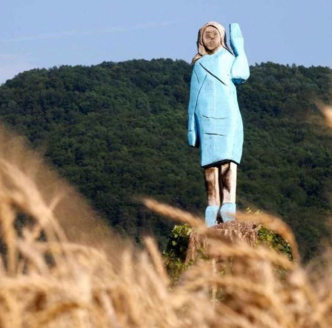 Статуя Мелании Трамп