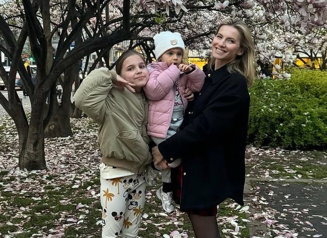 Дружина Скічко вперше за час війни повернулася в Україну з дочками