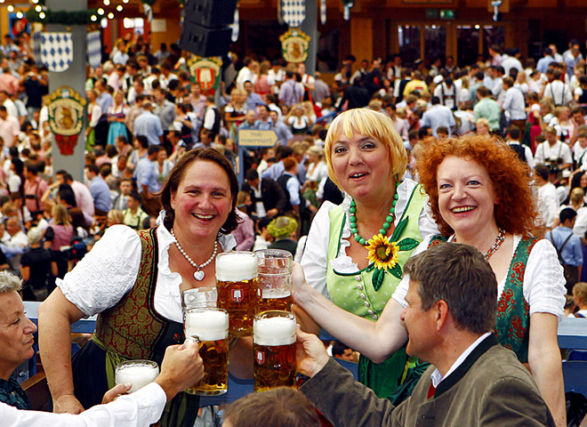Ковбаски та пиво в німеччині 